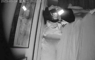 0315 中年男半夜偷情 女主换上JK裙 啪完就睡