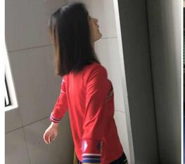 学校漂亮的苗族女孩,私处还是原装正品未拆封状态