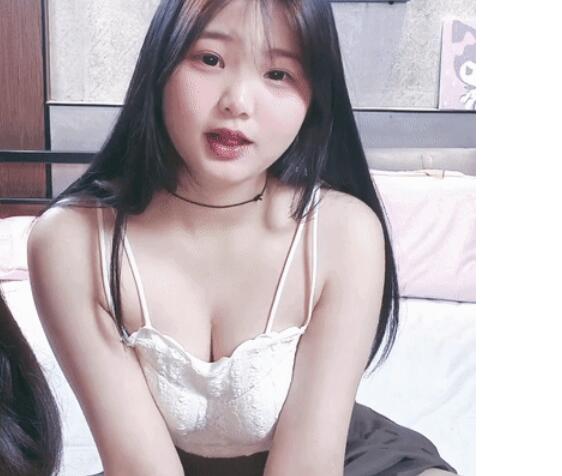 一线天00后美少女，外表甜美清纯