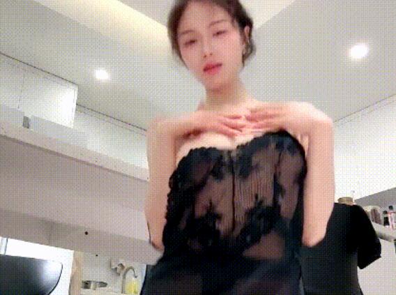 【强烈推荐】，高颜值筷子腿露脸骚婊【吹小泡泡】极品一字马女神