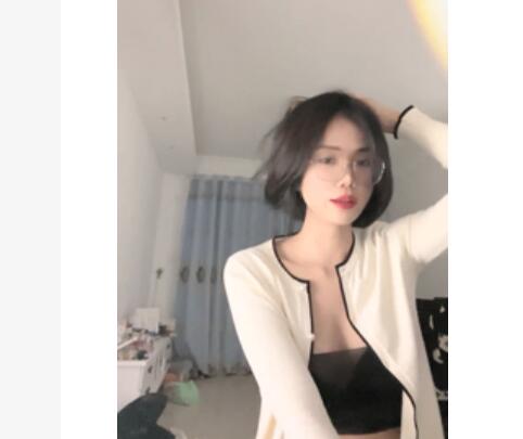 KTV喷水长腿女神 爱呀吖给你草莓/听者貌貌/芝士酱香饼 全集 191v 160g