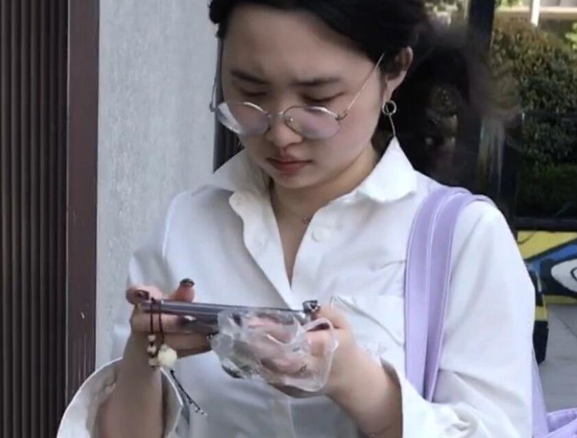 【TKCD】175.扶梯开闪抄底眼镜JK妹子