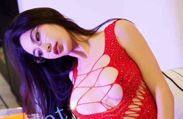 ✨秀人网 lingyu69✨红色情趣魅惑 三点全漏 无毛美鲍！