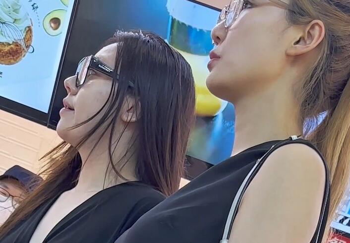 【KFC】长裙眼镜妹和闺蜜逛街买小吃。粉红色骚宅内前后CD