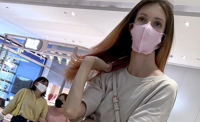 【KFC】洋妞和中国老公逛街。男的好幸福。光腿窄纸尿裤CD