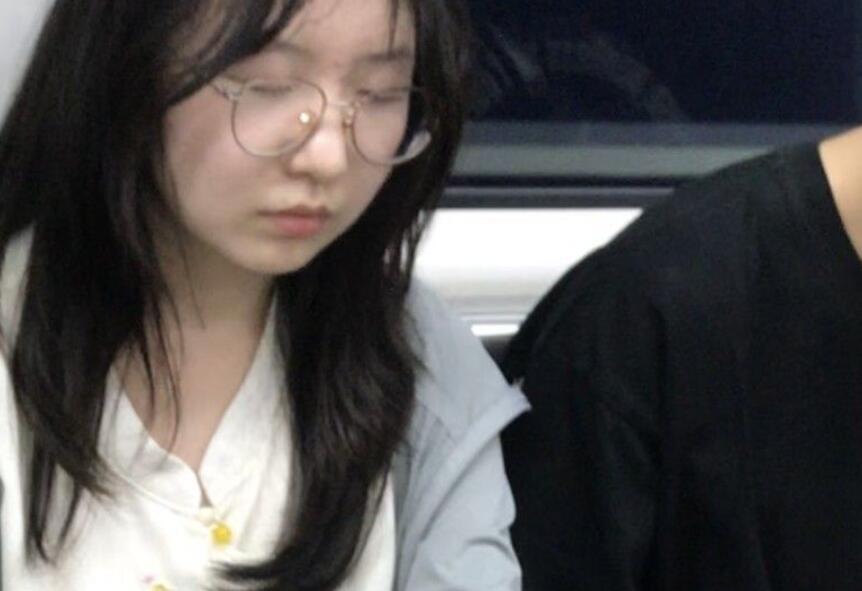 【TKCD】189.掀裙子开闪抄底肉丝可爱眼镜妹子