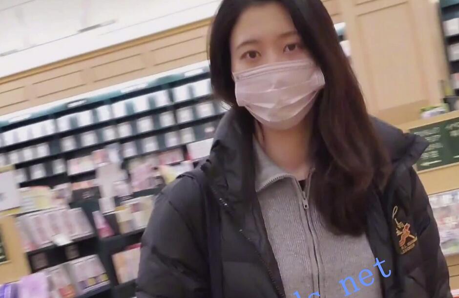 【日产精选】002书店开闪CD两位美女。露毛+涂鸦被怀疑