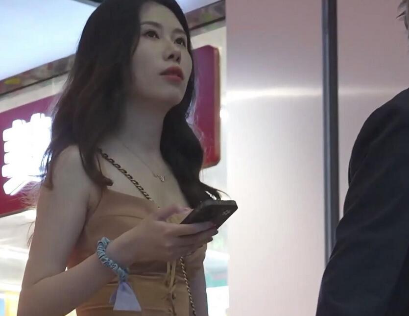 (BC-AA-474)便利店CD清凉吊带裙美女..干净白内半蹲贴镜头