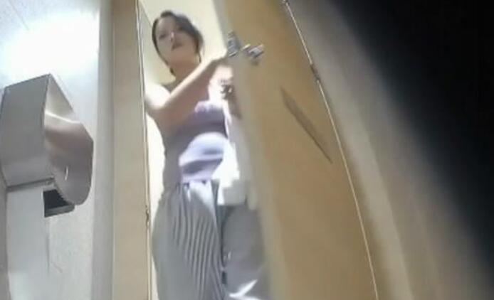 八月最新❤️夜总会高清后拍❤️小姐美女嘘嘘