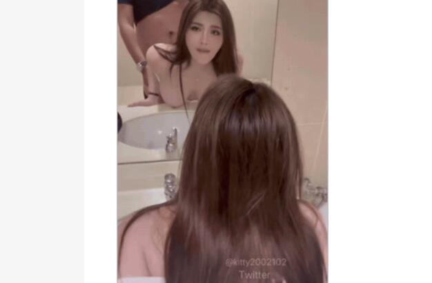 ✨推特60W网黄潮妹，台湾美乳高颜反差母狗「kitty」露脸OF性爱私拍，在停车场厕所来一发，叫给外面的人听，真的是行走的肉便器