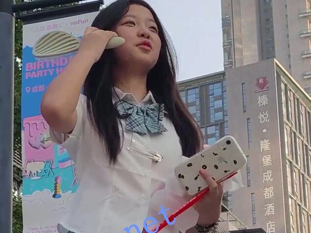 【CSCD】JK黑丝清纯小美女和家人出来玩，白色内内