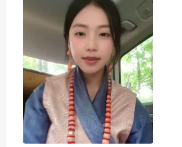 高颜值清纯学妹❤️徐思洁❤️约炮视频流出 三点粉嫩勾魂夺魄 做爱时为寻求刺激找人语音通话 简直骚到没边