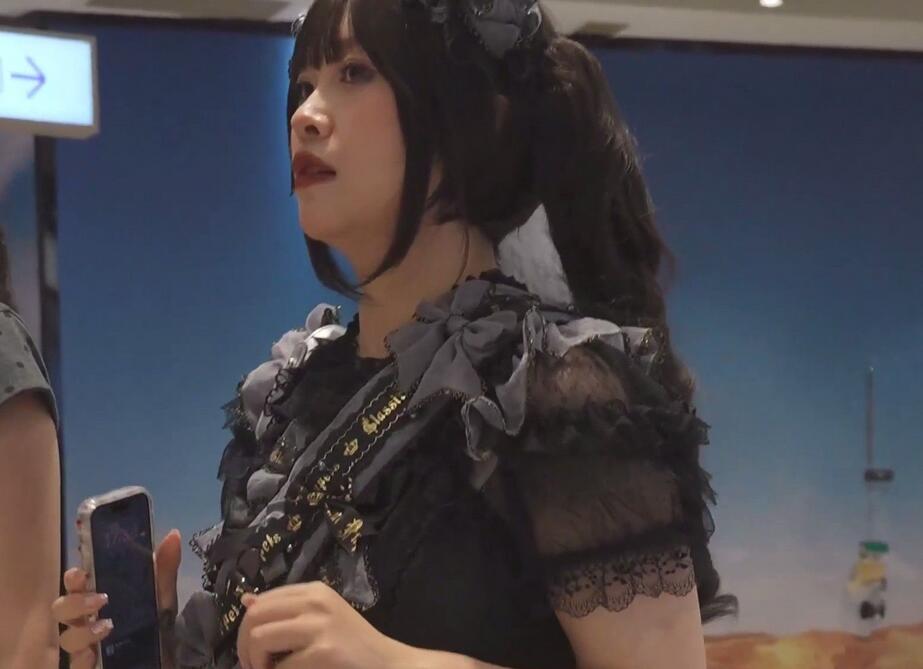 (BC-AA-549)花纹黑丝lo裙美女..透明圆点内前后拍露屁股缝