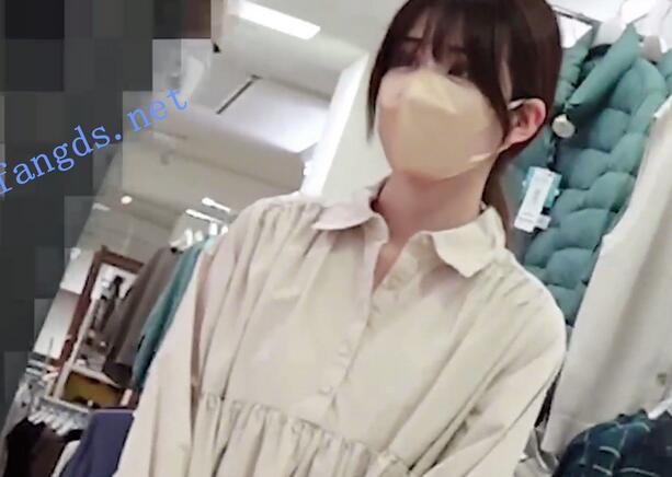 【日产精选】128美女店员透明内衣。丁字裤紧致私处一览…