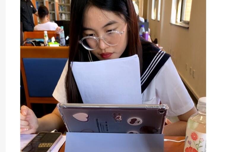 ❣️推荐❣️抄底颜值嫩妹【图书馆水手服】裙子这么短，学习这么认真的靓女，穴一定是湿的吧，原档无水5V