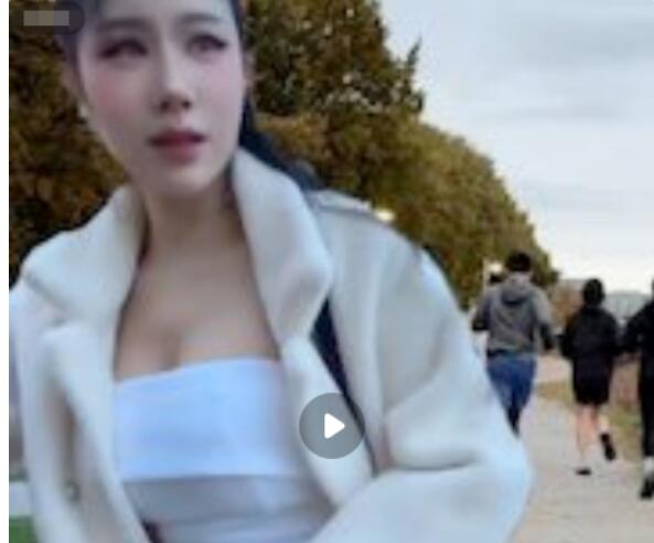 绿帽女神【汐梦瑶】10.25最新《最大胆 街边doi》