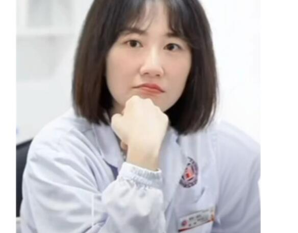 湖南省人民医院副院长祖雄兵与眼科主任曾琦婚内双双出轨❤️大搞权色交易家中偷欢视频被曝光！