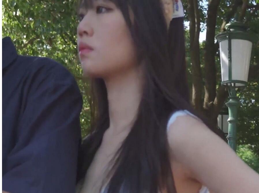 (BC-AA-569)蓝色长裙美女游乐园约会..弯腰内裤贴镜头露毛