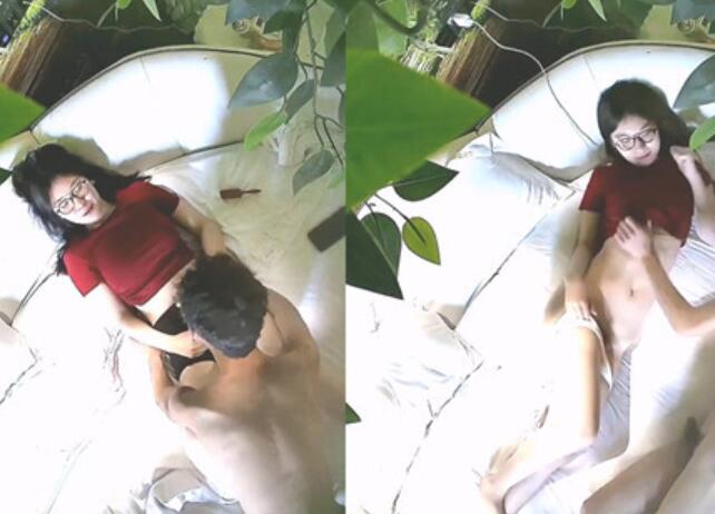 《酒店摄像头破解》小伙带着极品粉嫩的小女友各种姿势啪啪连干两炮