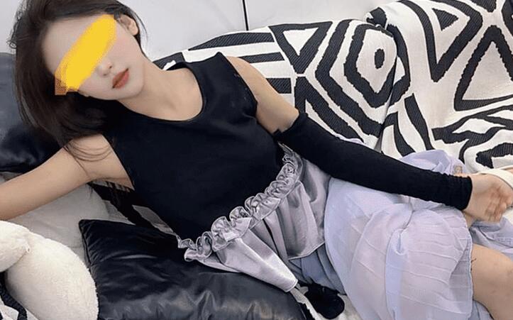 海角大神【奶子即正义】11月最新作品！3P首次玩弄小表妹，露脸天然超高颜值 甜妹子！天然爆乳！前后夹击 害羞了