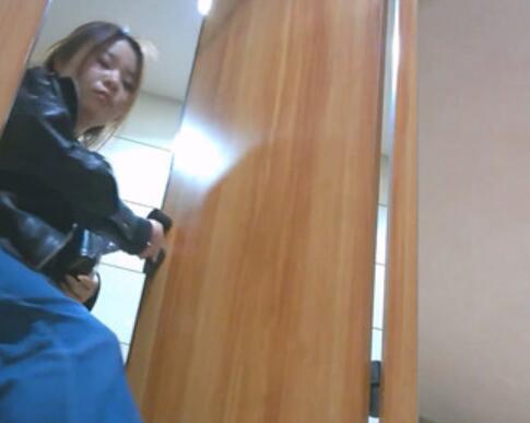 大神潜入商场女拍多位牛仔裤少妇❤️各种各样的美鲍鱼